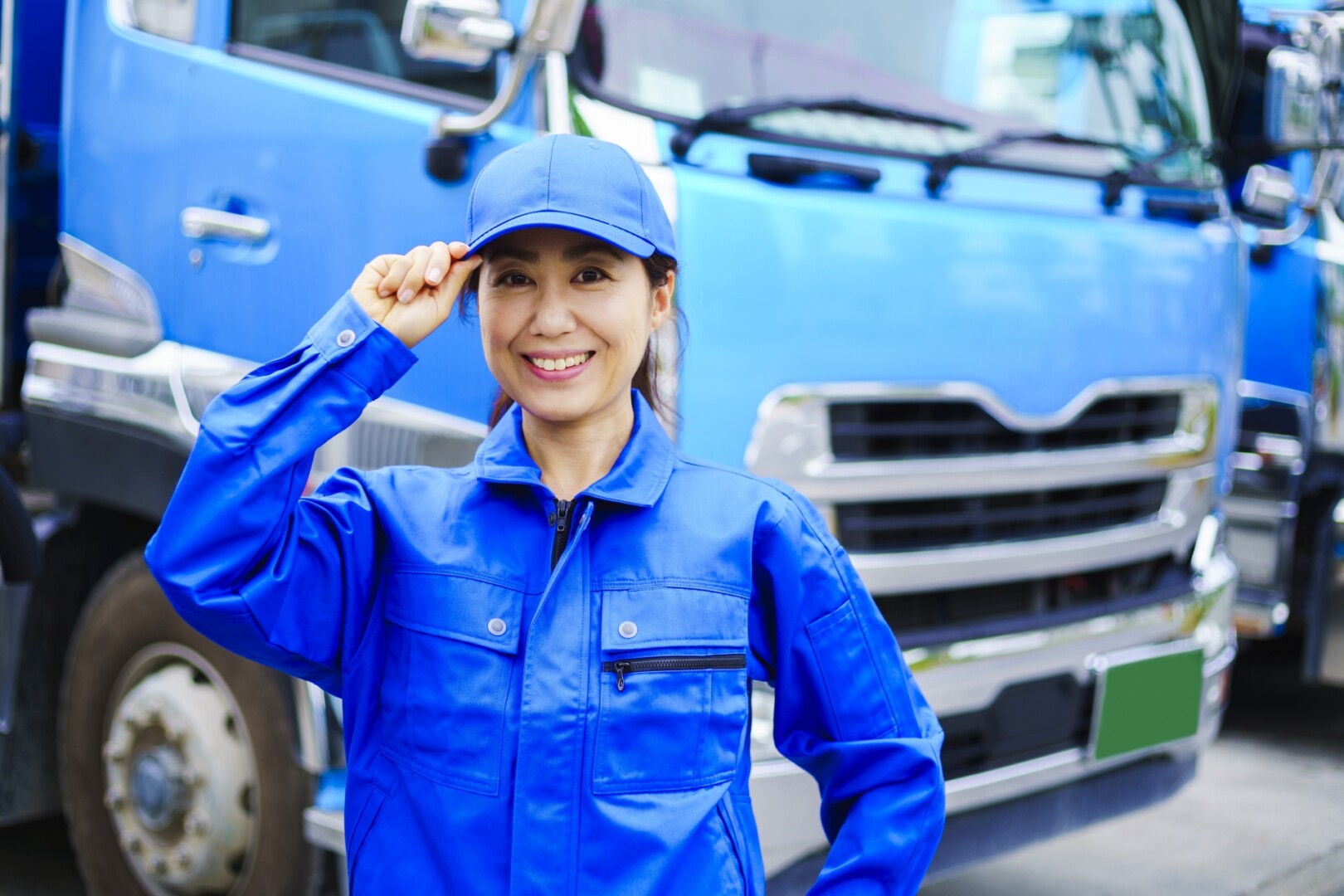 大型トラック運転手の収入は高いの？年収アップ方法やメリットを解説
