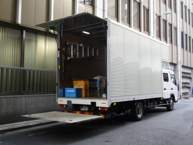 トラックのパワーゲートとは？中古トラックに取付は？ - TRUCK BIZ