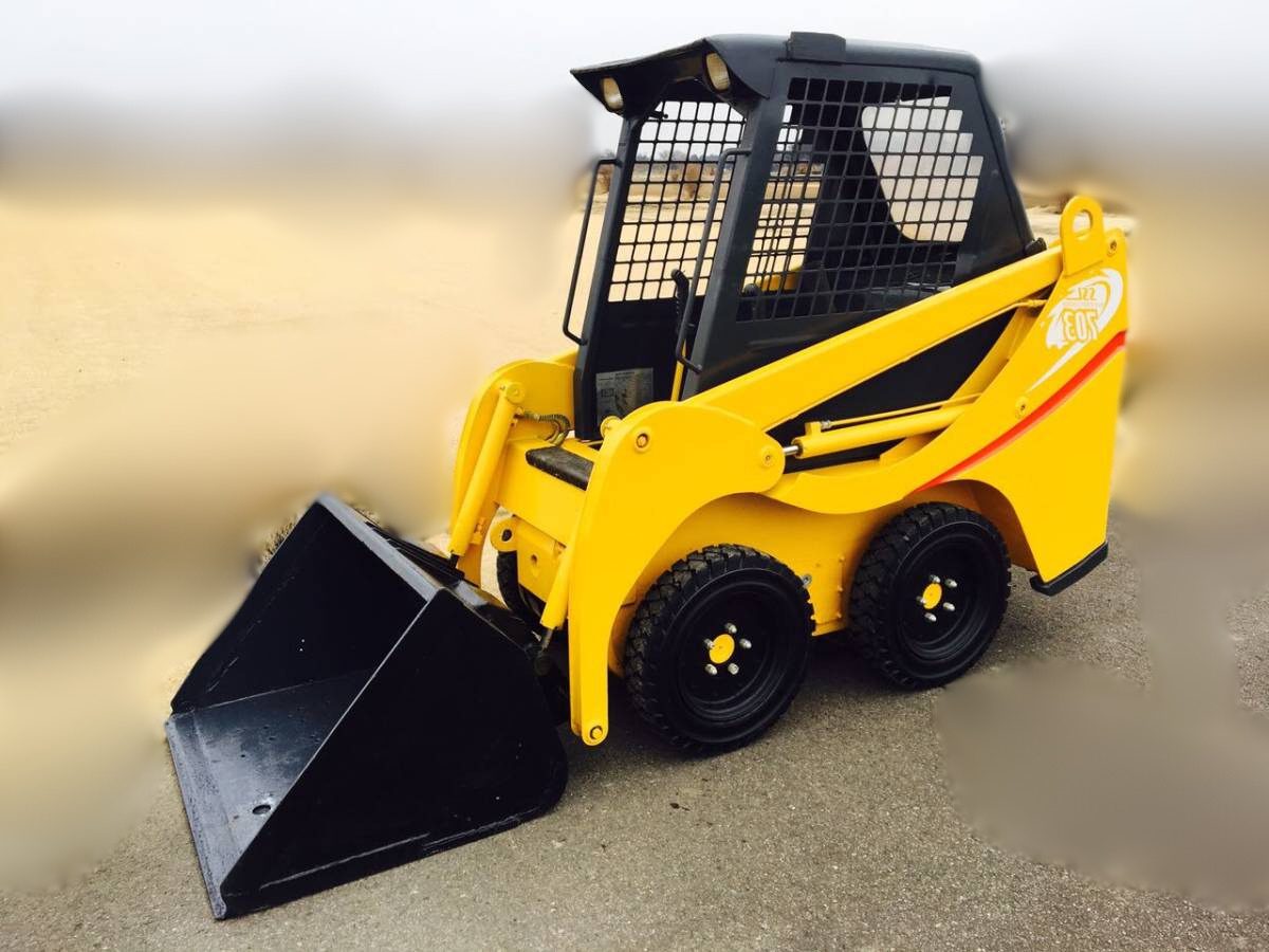 スキッドステアローダーとは？特徴やメリットを解説 - TRUCK BIZ