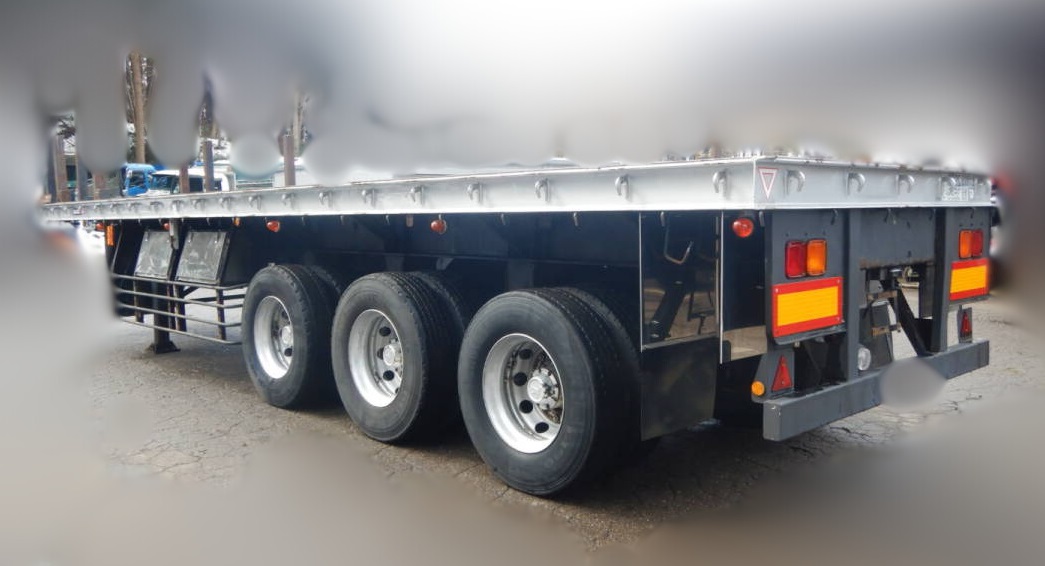 あおりのないトレーラーで荷物を支える「スタンション」とは - TRUCK BIZ