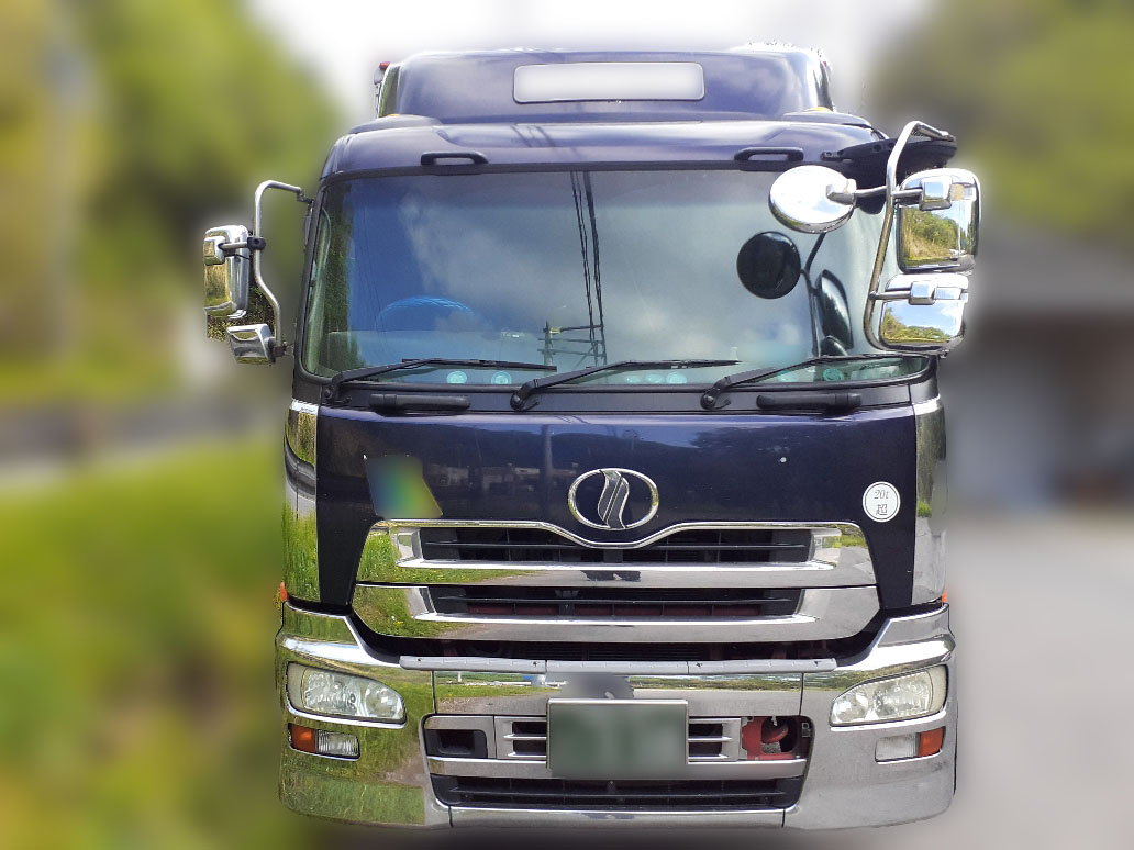 UDトラックス（旧日産ディーゼル） クオンの内装・走行性・年式などを 