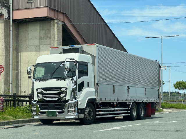 大型トラックの相場はいくら？　新車・中古車や人気メーカー別の価格帯を紹介