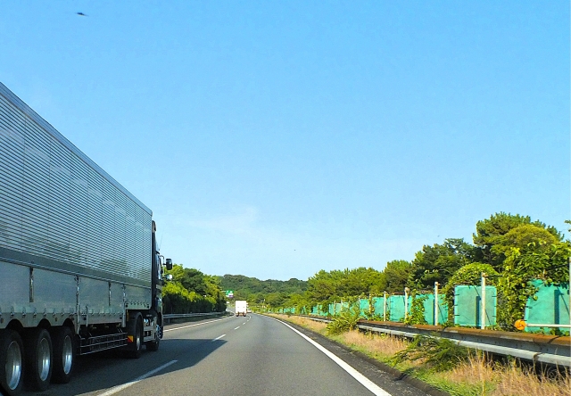 大型トラックの高速道路ルール|法律・料金・制限速度まとめ