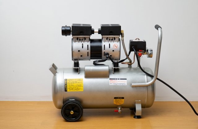 コンプレッサーの耐用年数は何年？寿命の目安・法定耐用年数・買い替え時期まで完全解説