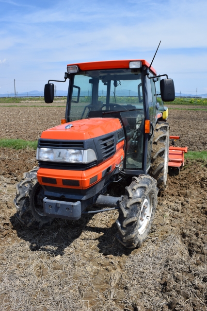 トラクターの耐用年数とは？法定耐用年数と実際の寿命の違い