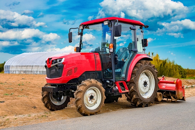 トラクターの買取相場はいくら？メーカー別の機種の特徴と価格傾向、高く売るコツを解説
