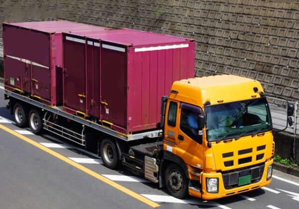 コンテナ専用トラックとは？トラックの種類・必要な資格を解説 - TRUCK BIZ