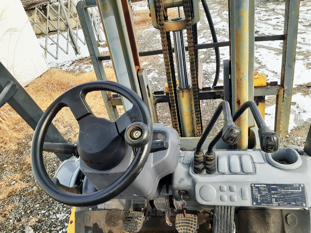 komatsu フォークリフト FD25T-17の買取写真5