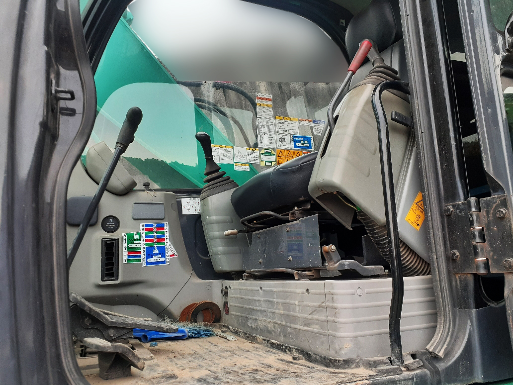 コベルコ 油圧ショベル(ユンボ・バックホー) SK135SR-1ESの買取写真5