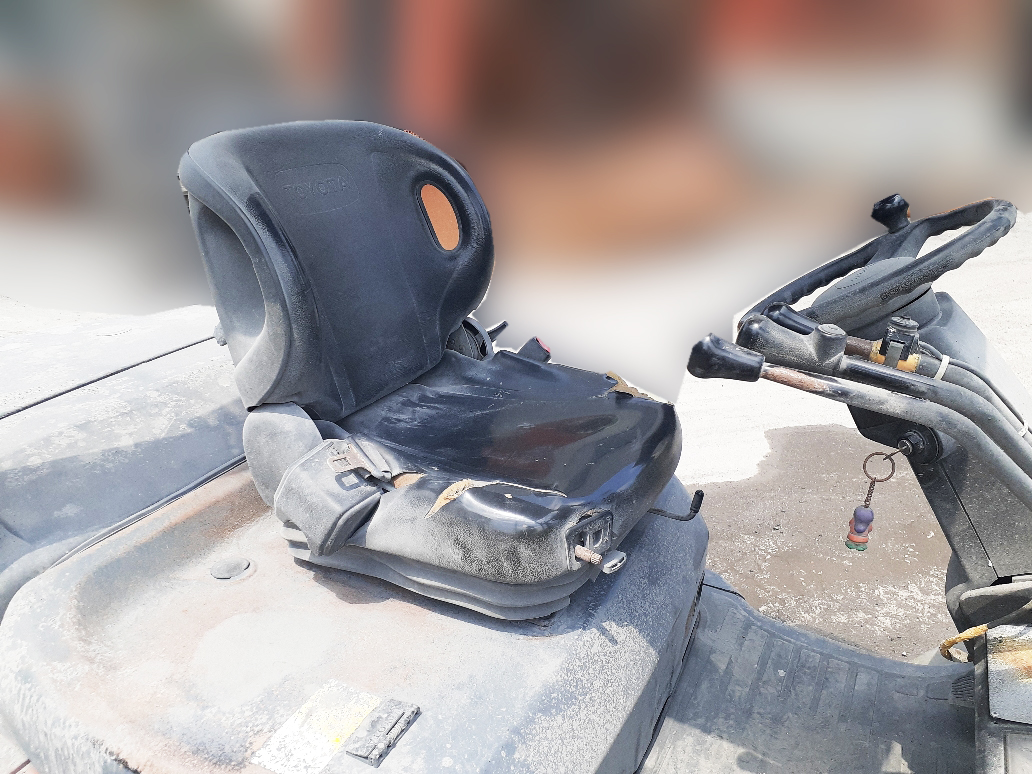 トヨタ フォークリフト 8FD25の買取写真5