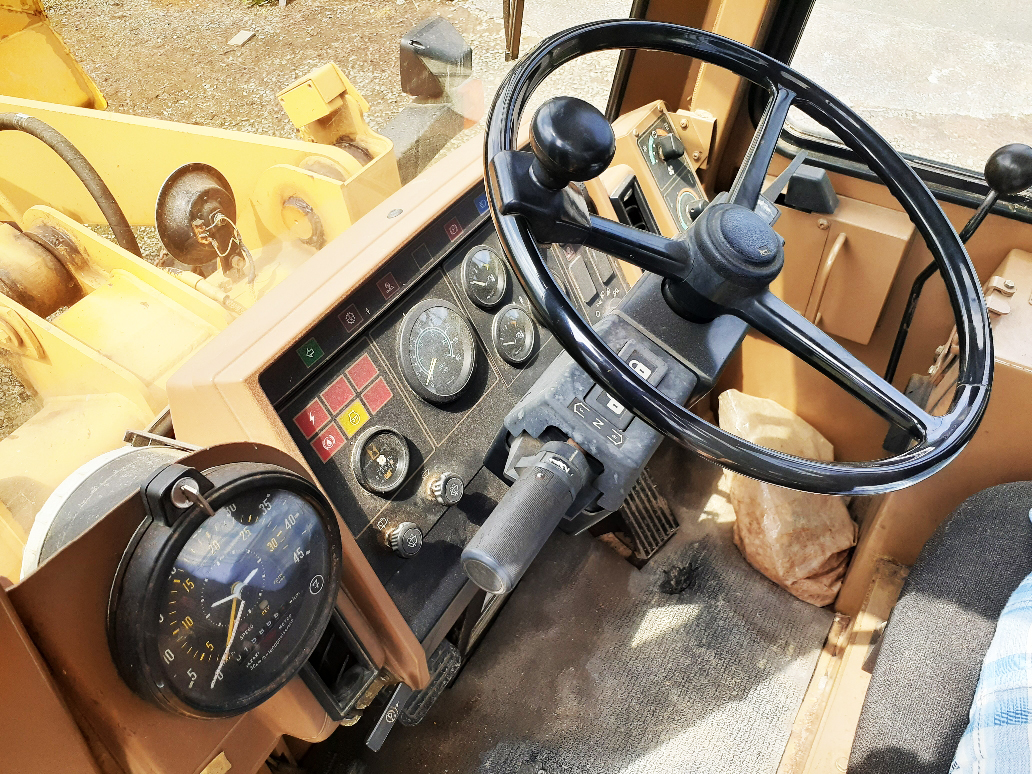 CAT タイヤショベル 910Fの買取写真5