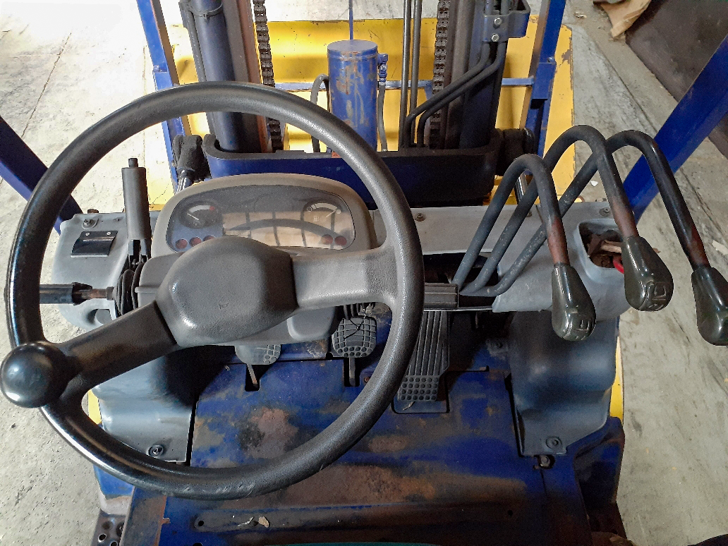 komatsu フォークリフト FD25T-14の買取写真5