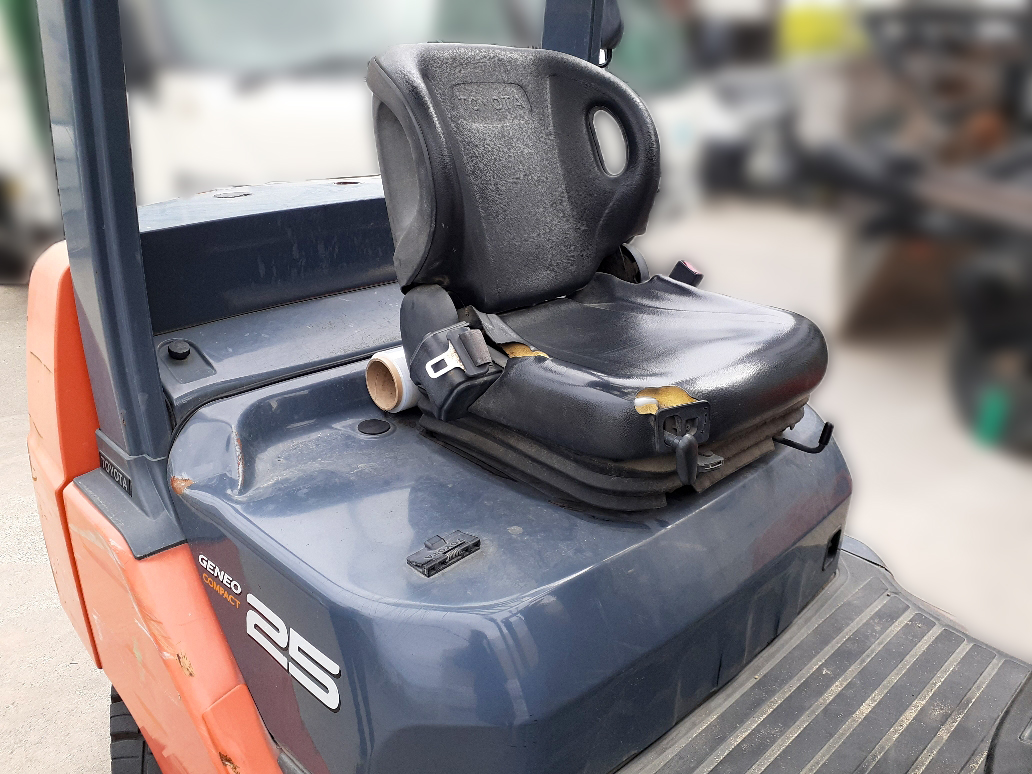 トヨタ フォークリフト 02-8FDK25の買取写真5