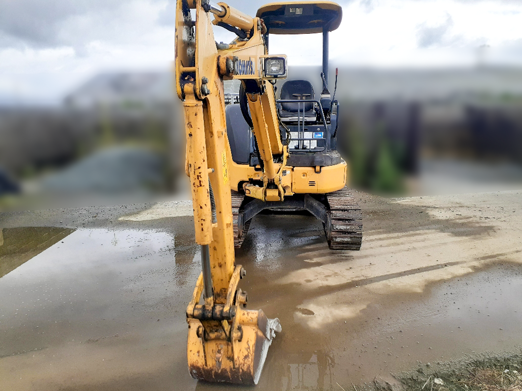 komatsu 油圧ショベル PC30MR-3の買取写真2