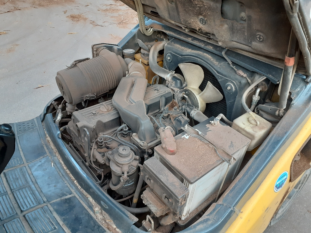 komatsu フォークリフト FD25T17の買取写真4