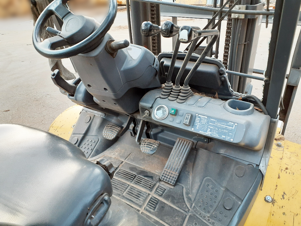 komatsu フォークリフト FD25T17の買取写真5