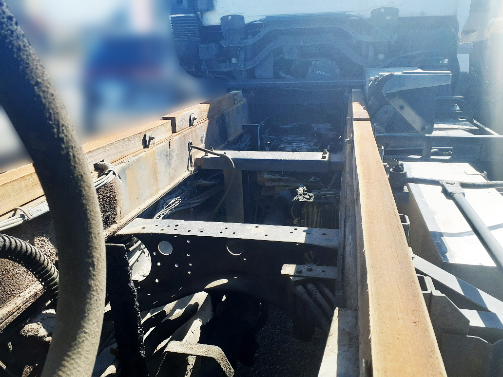 UDトラックス クオン ADG-CW4YLの買取写真4