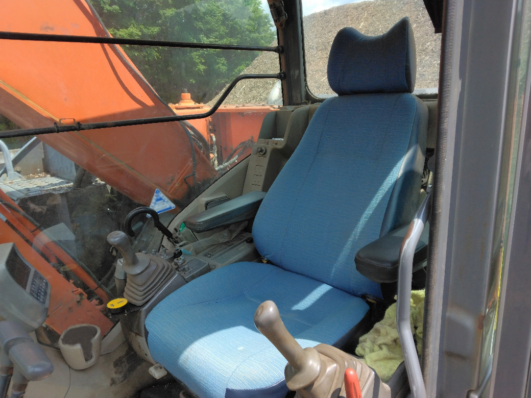 日立 油圧ショベル(ユンボ・バックホー) ZX225USR-3の買取写真5