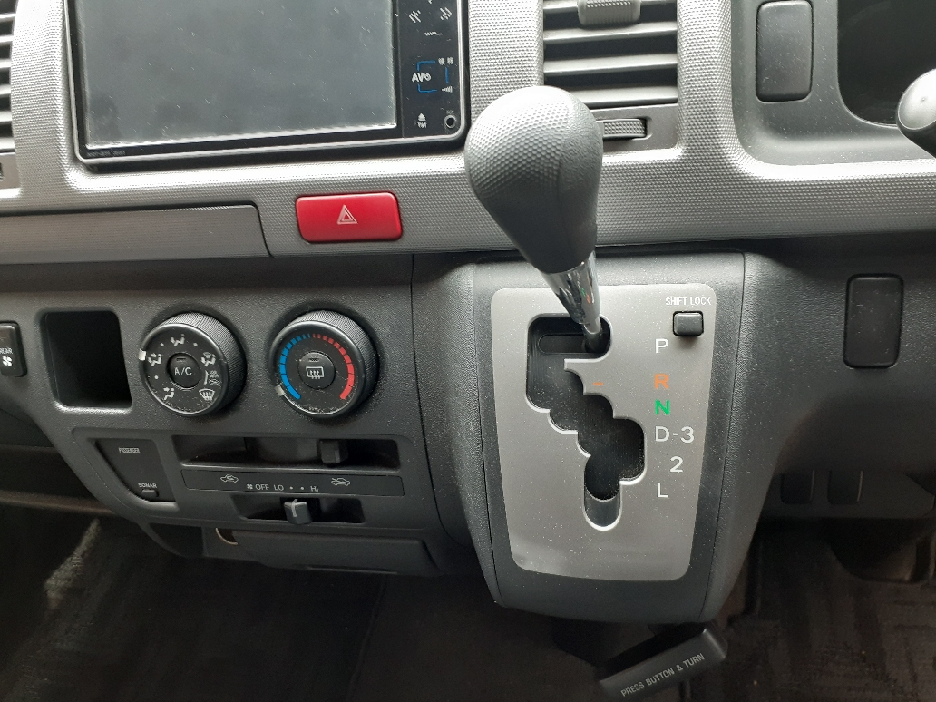 トヨタ ハイエース CBH-TRH200Vの買取写真4