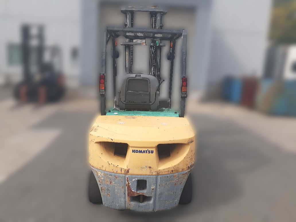 コマツ フォークリフト FD30T-16の買取写真3