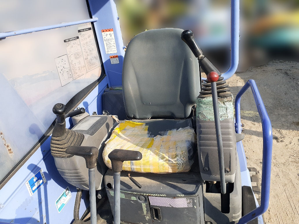 コマツ 油圧ショベル(ユンボ・バックホー) PC58UU-3E0の買取写真4