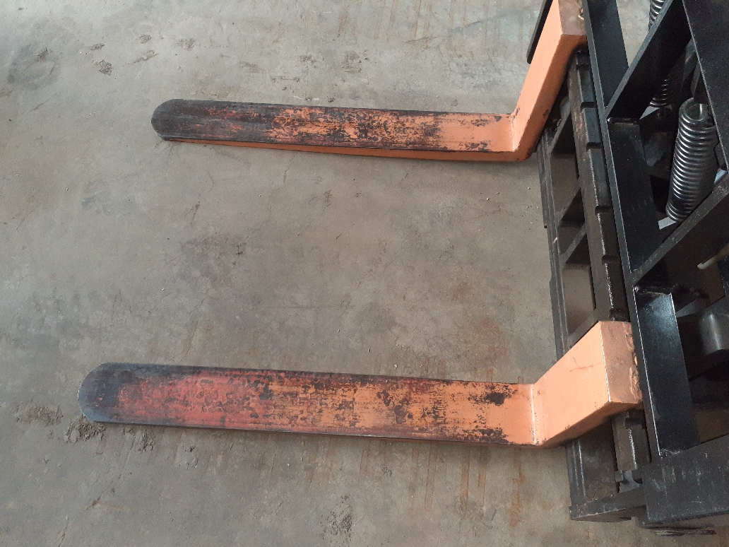 トヨタ フォークリフト 8FDL20の買取写真5