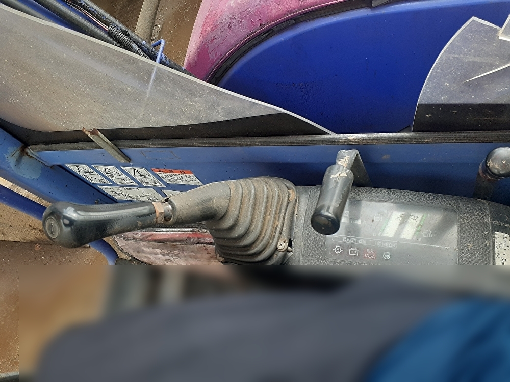 コマツ 油圧ショベル(ユンボ・バックホー) PC30UU-3の買取写真4