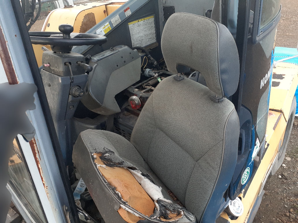 コマツ 油圧ショベル(ユンボ・バックホー) PW128UU-1の買取写真4