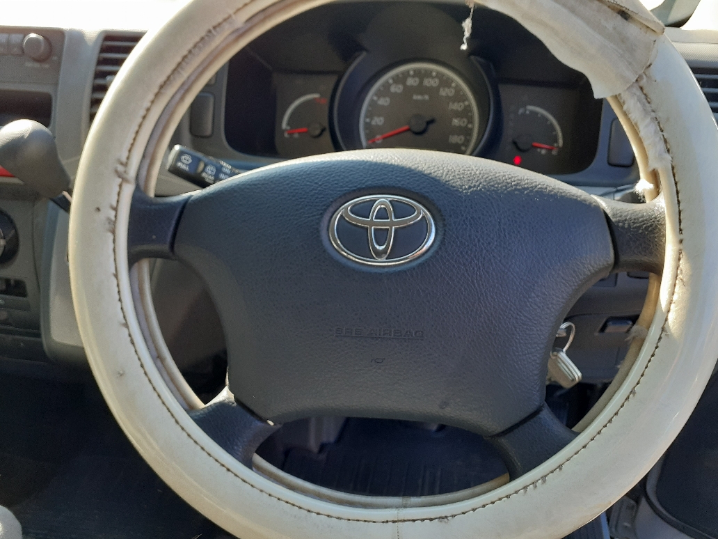 トヨタ ハイエース CBF-TRH200Vの買取写真4