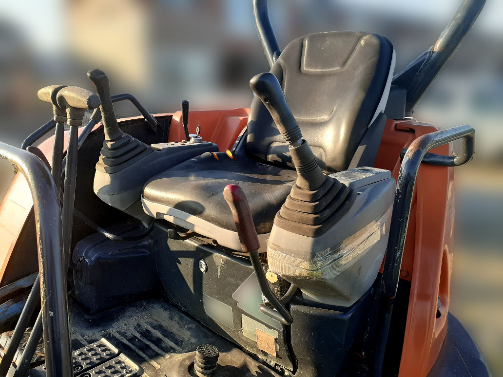 日立 油圧ショベル(ユンボ・バックホー) ZX30Uの買取写真4