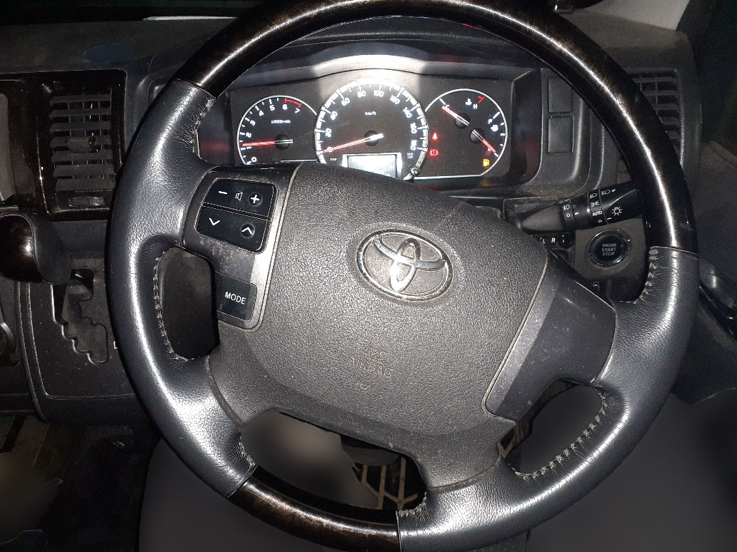 トヨタ ハイエース CBF-TRH200Vの買取写真4