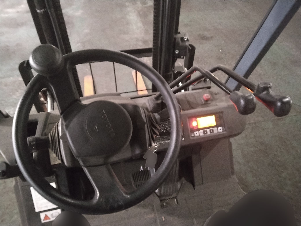 トヨタ フォークリフト 8FBL15の買取写真4