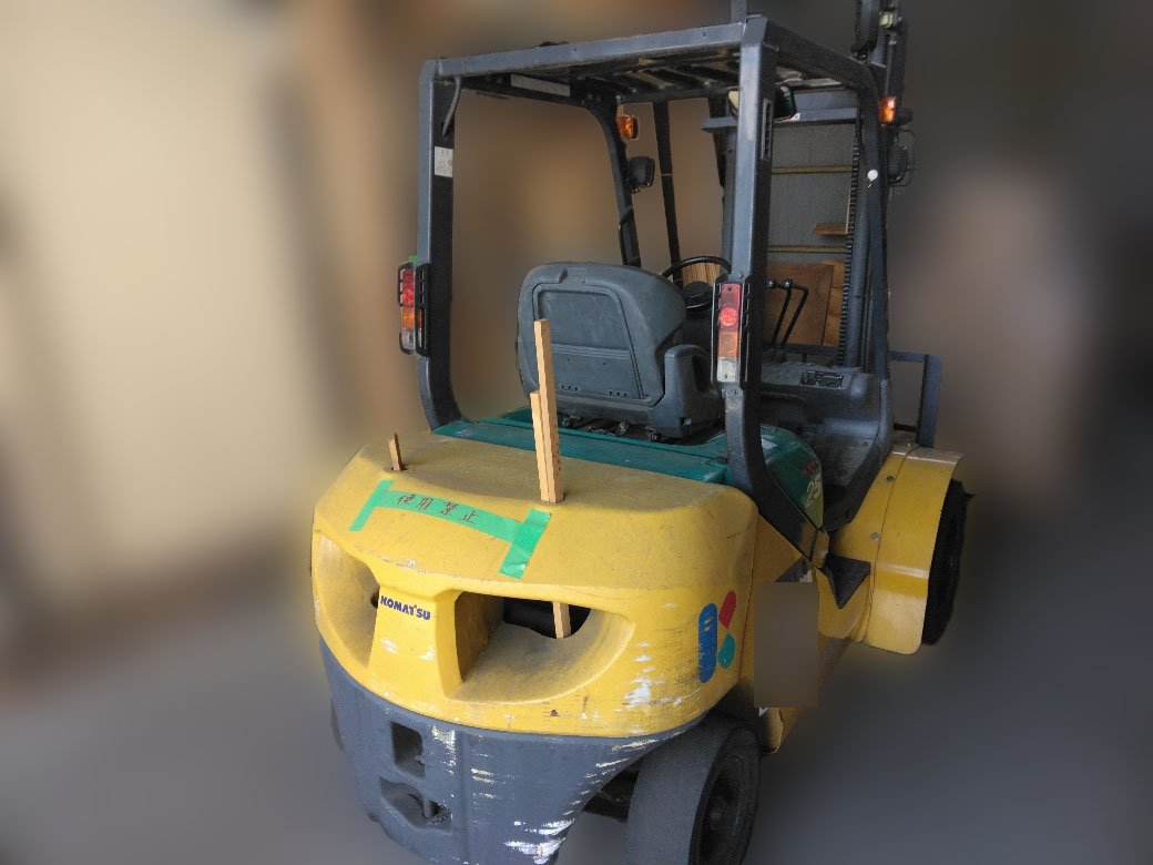 コマツ フォーク リフト 2.5 トン ディーゼル FD25T-16 2008 年。