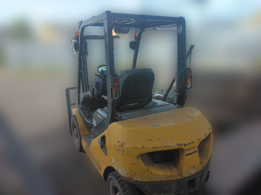 コマツ フォークリフト FD25T-17の買取写真3