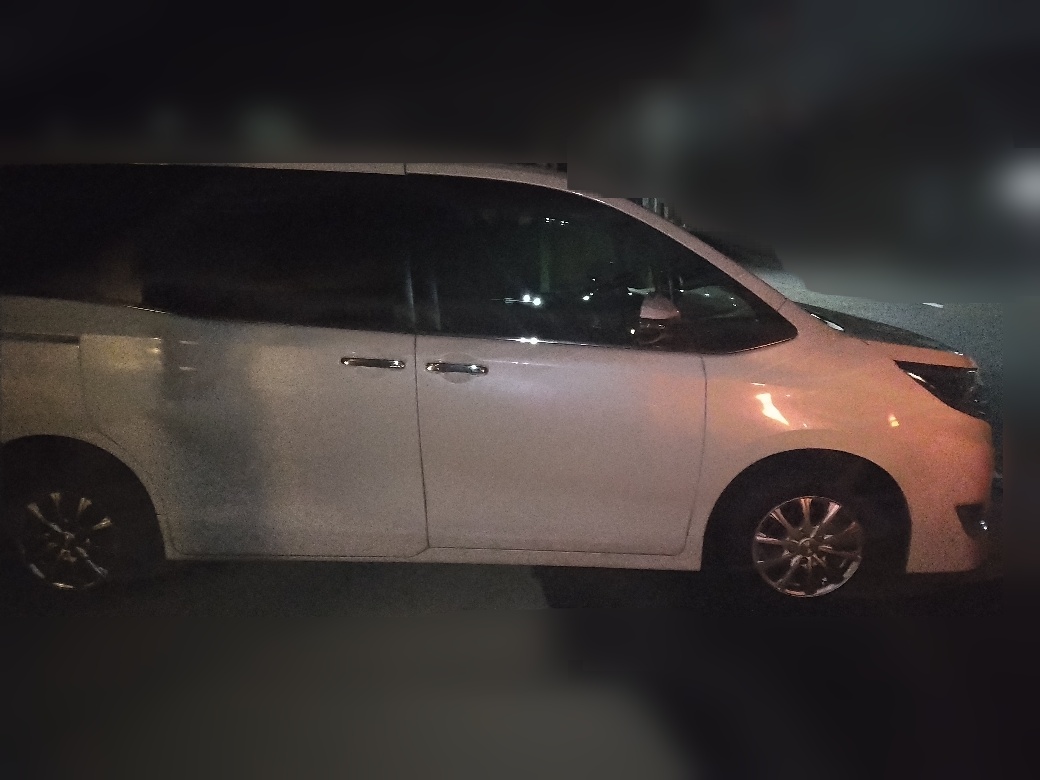 トヨタ エスクィア DBA-ZRR85Gの買取写真3