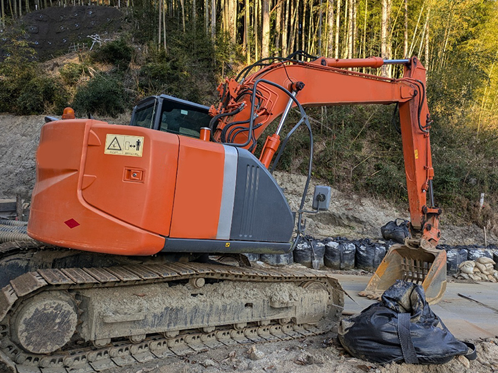 日立 油圧ショベル ZX135US-3の買取写真3