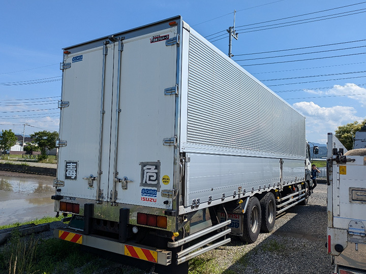 いすゞ ギガ QKG-CYL77Aの買取写真3